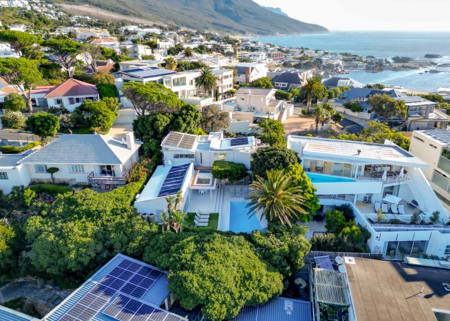 8 Bedroom Property for Sale in Camps Bay Western Cape